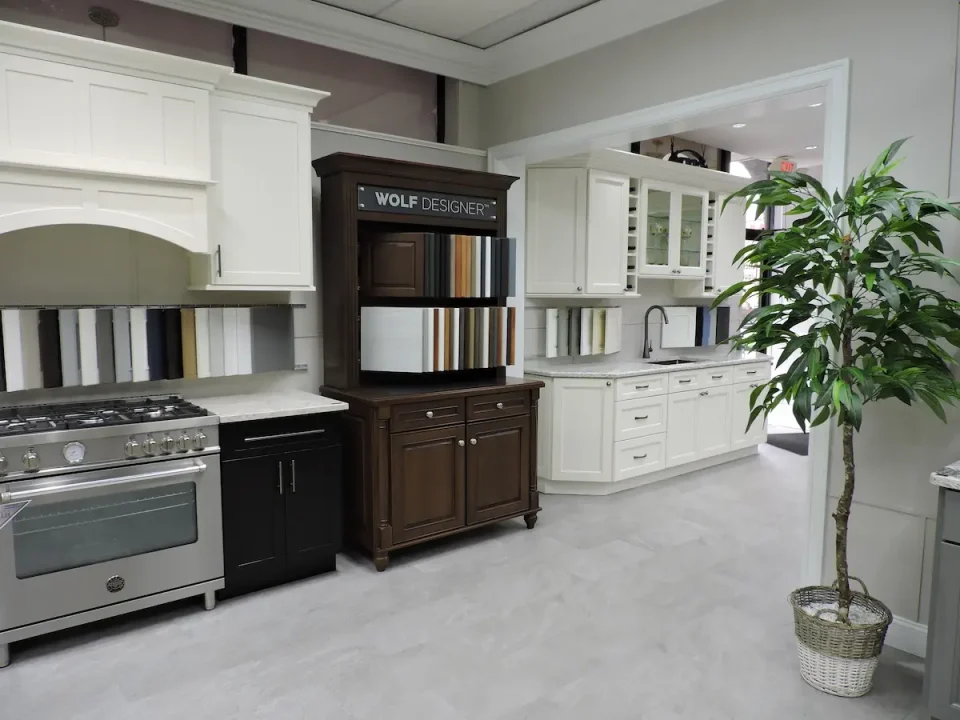 kitchen liquidators showroom cabinets
