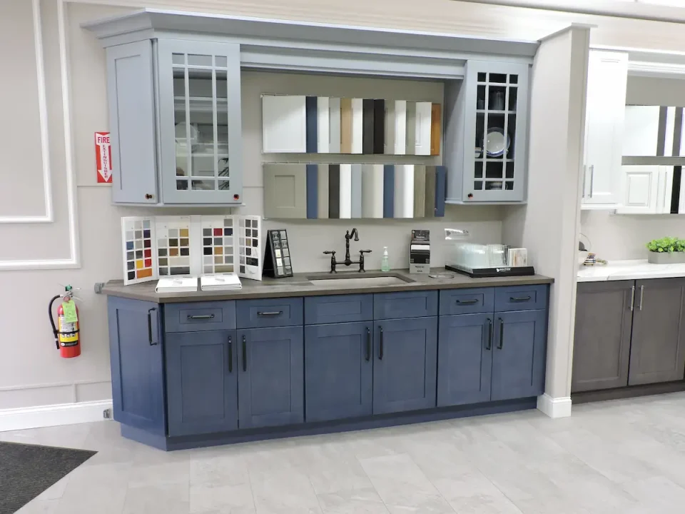 kitchen liquidators showroom cabinets