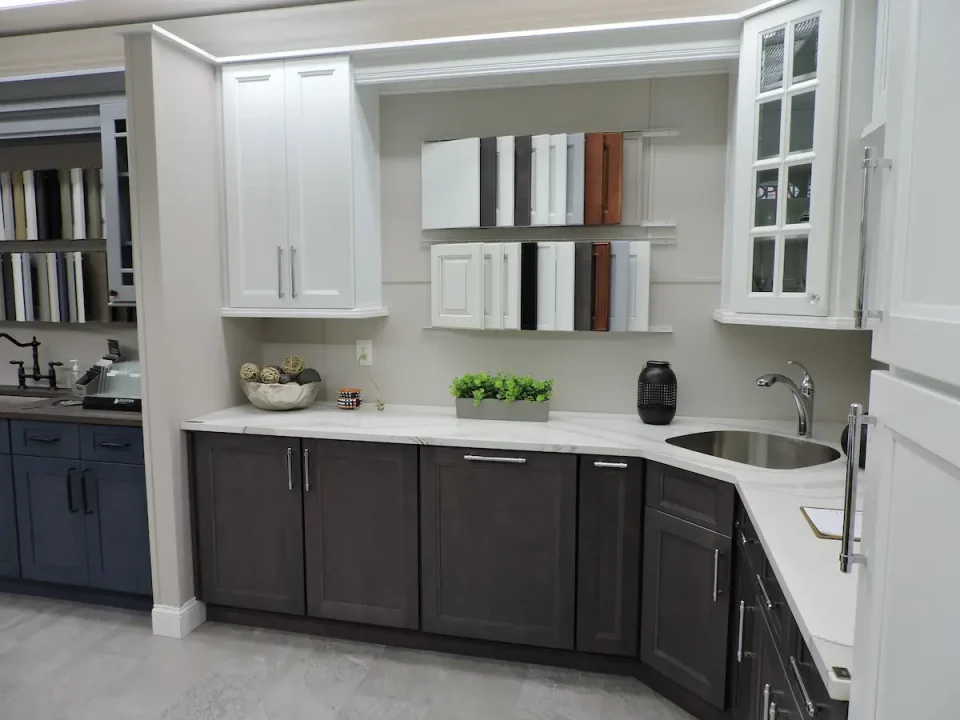 kitchen liquidators showroom cabinets