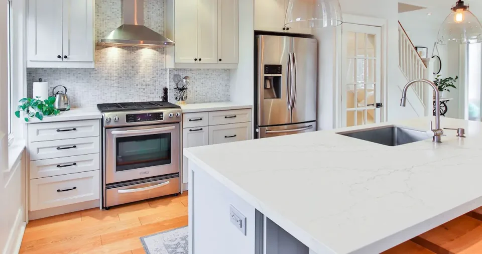 minimal light gray and white spectrum counter top